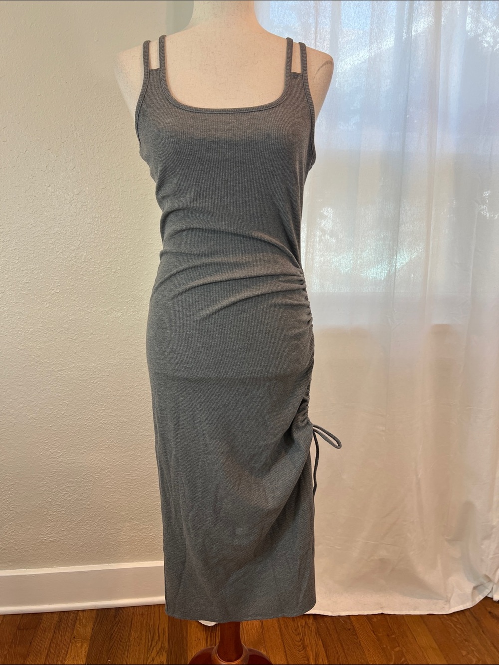 Gilli Gray Double-Strap Ruched Side Midi Dress. Size S. NWT